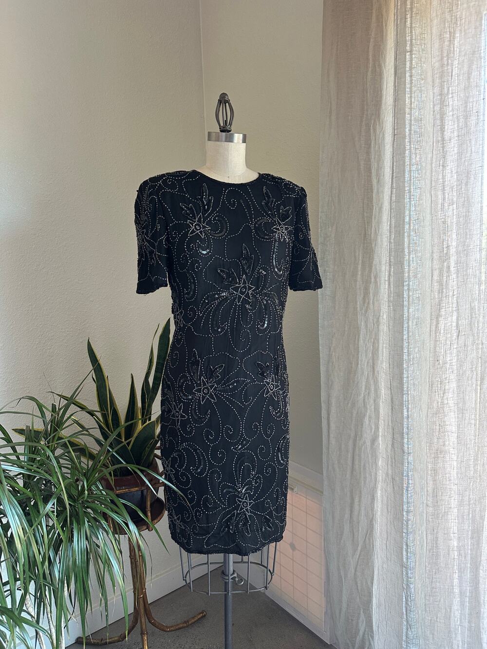 J.M.C Women's Med Dress Black Beaded Silk SS Party Chemise Keyhole Back